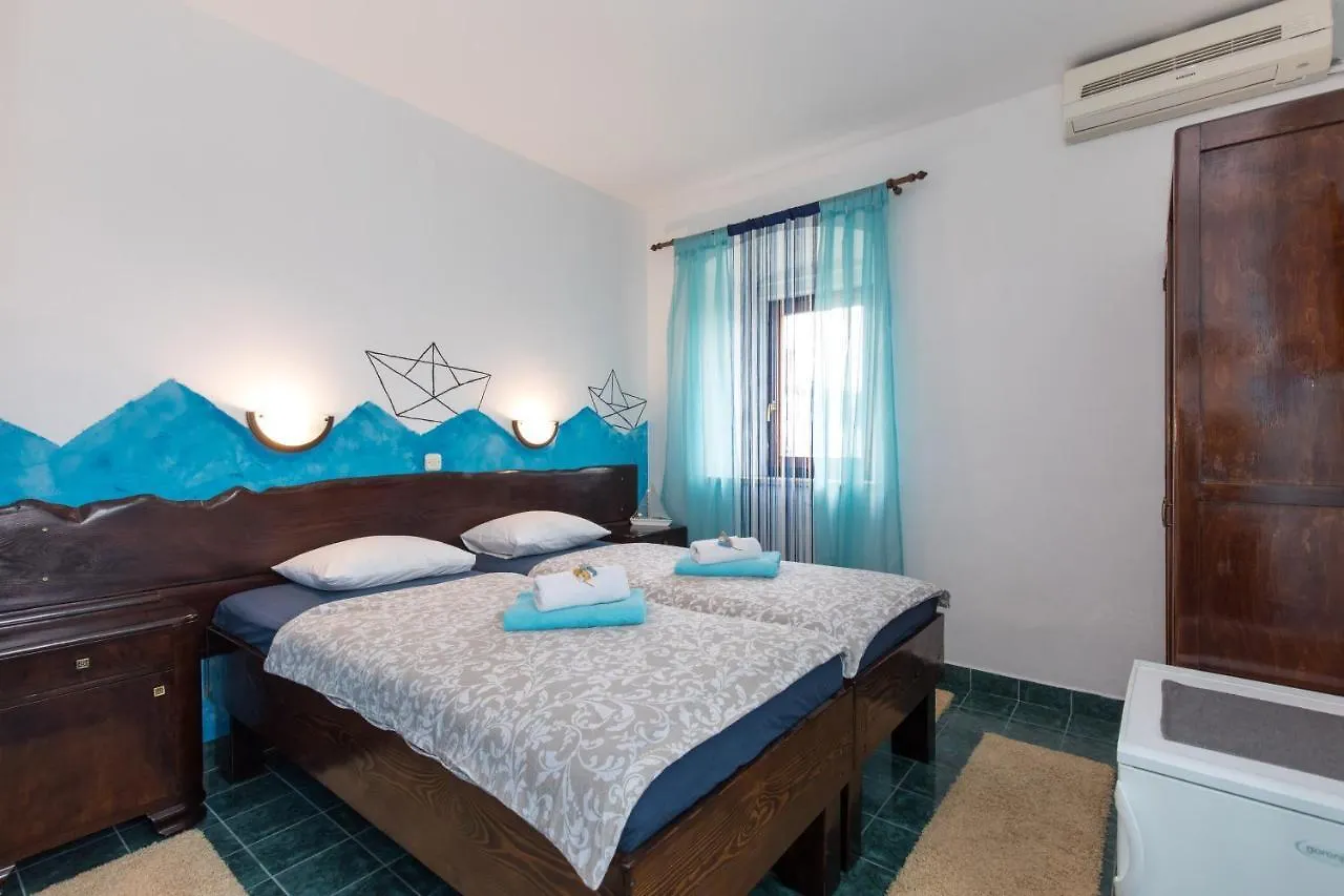 Pape Punat Apartmani I Sobe 3*,  Croatia