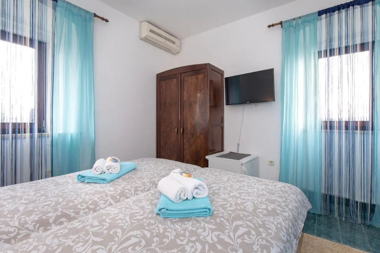 Pape Punat Apartmani I Sobe 3*,  Croatia