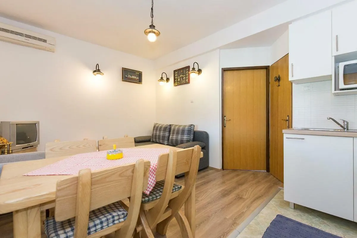 Pape Punat Apartmani I Sobe 3*,
